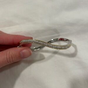 “Forever Love” 12-Diamond Infinity Bracelet